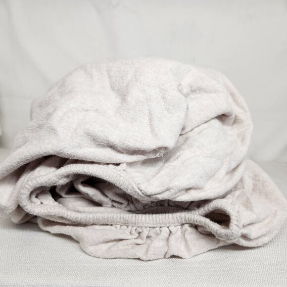 Garnet Hill 100% Cotton Twin Fitted Sheet Signature Solid Flannel - Picture 4 of 9